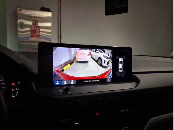 Car image 12