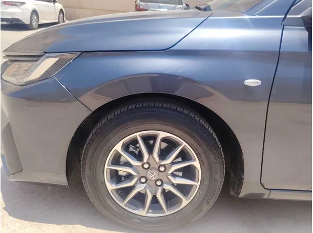 Car image 9