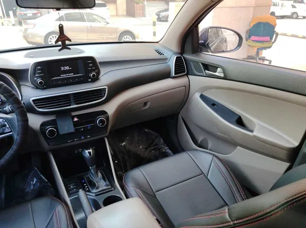 Car image 19
