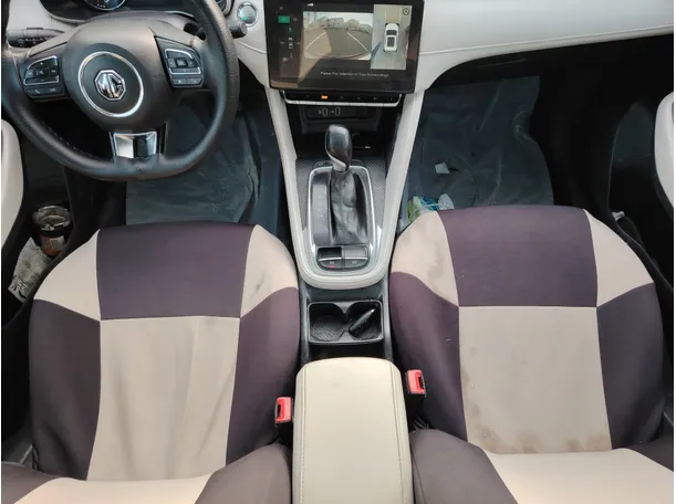 Car image 19