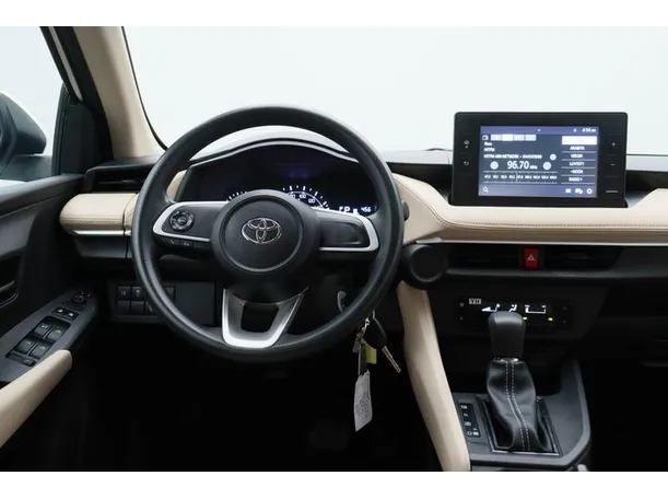 Car image 15