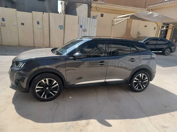 Car image 8