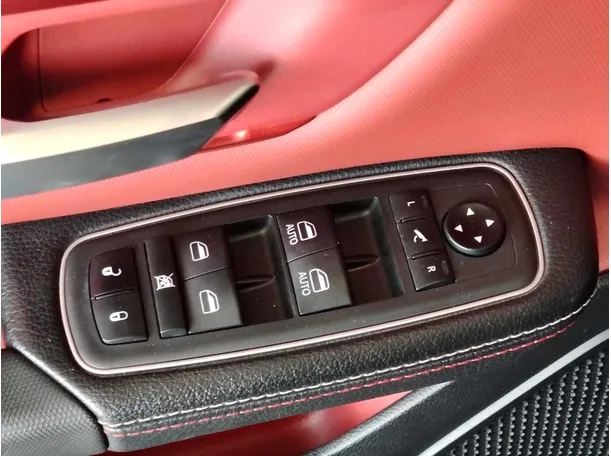 Car image 30