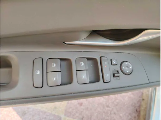 Car image 38