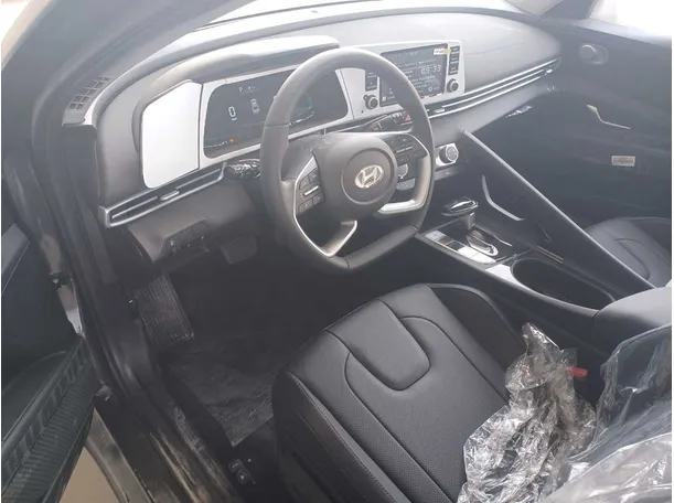 Car image 11