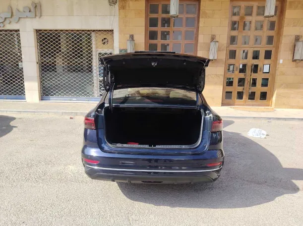 Car image 25