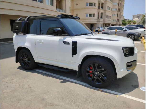 Car image 4