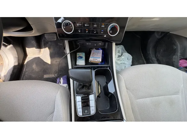 Car image 14