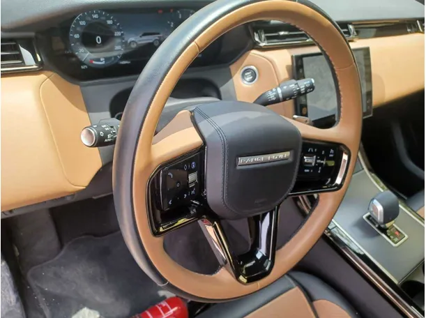 Car image 19