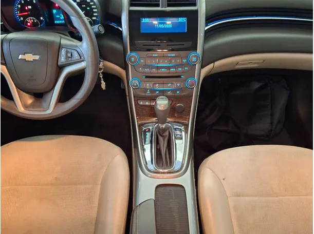Car image 14