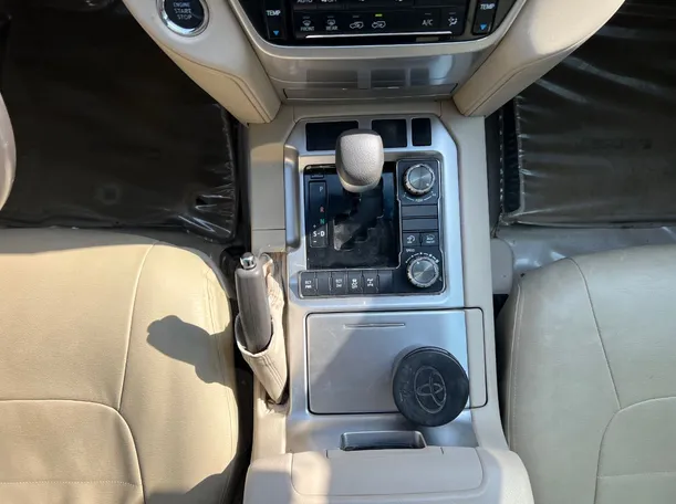 Car image 18