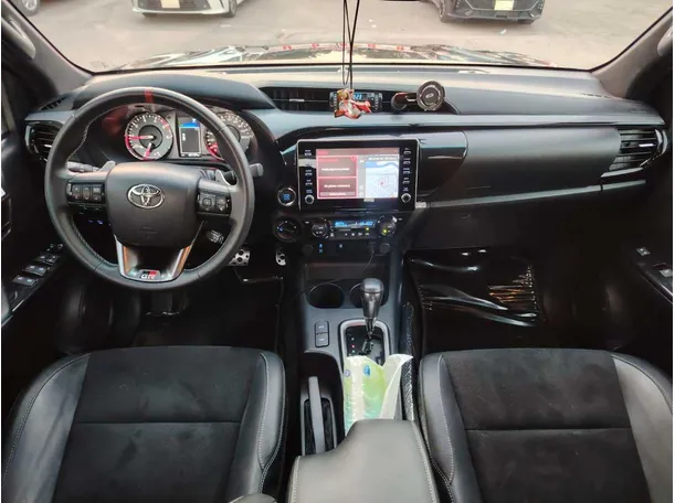 Car image 19