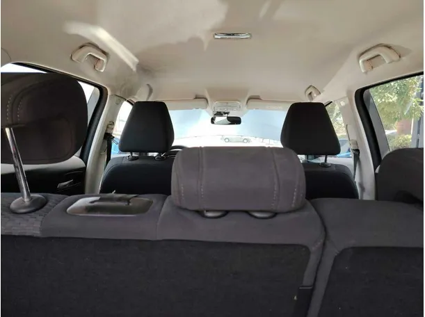 Car image 32