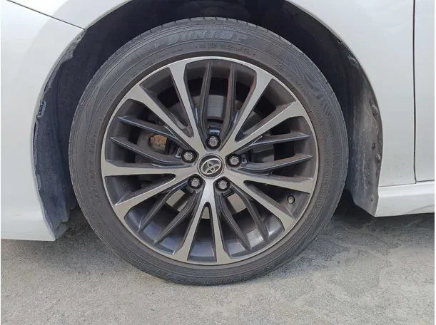 Car image 9