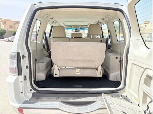 Car image 24