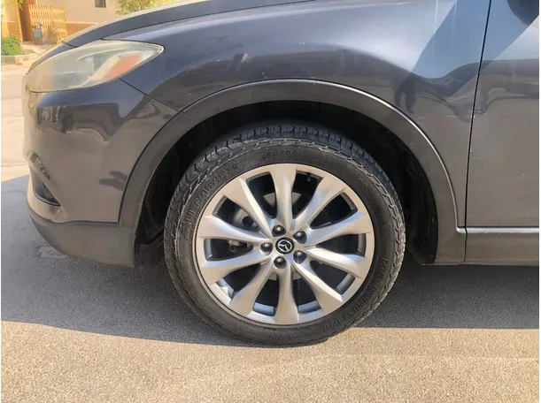 Car image 10