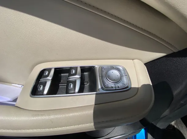 Car image 25