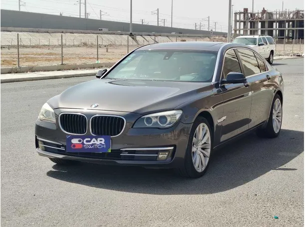 2014 بي ام دبليو 730 في جدة