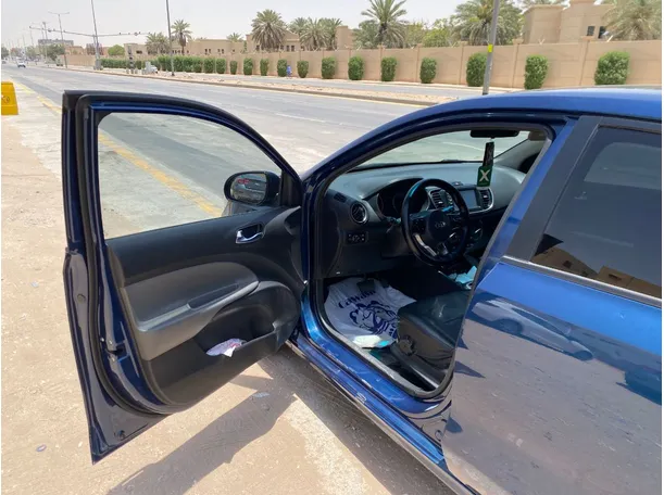 Car image 10