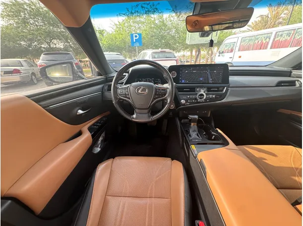 Car image 16