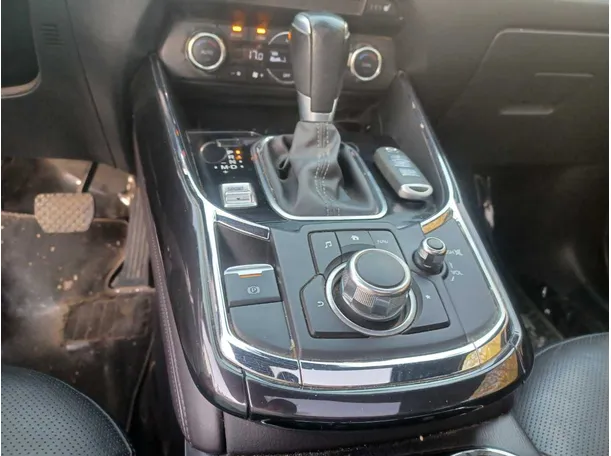 Car image 17