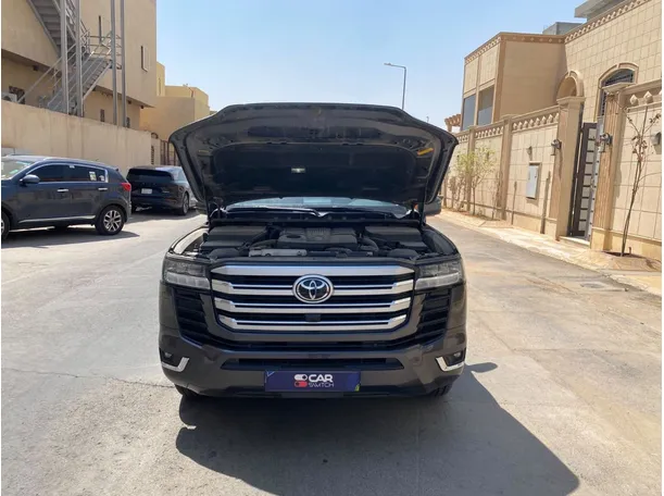 Car image 25