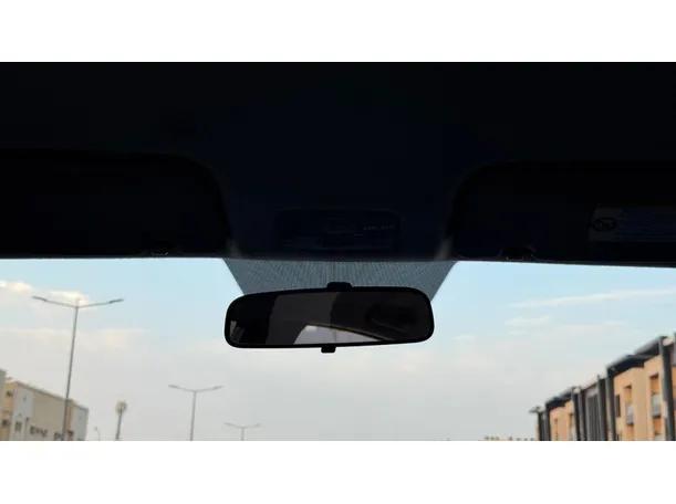 Car image 27