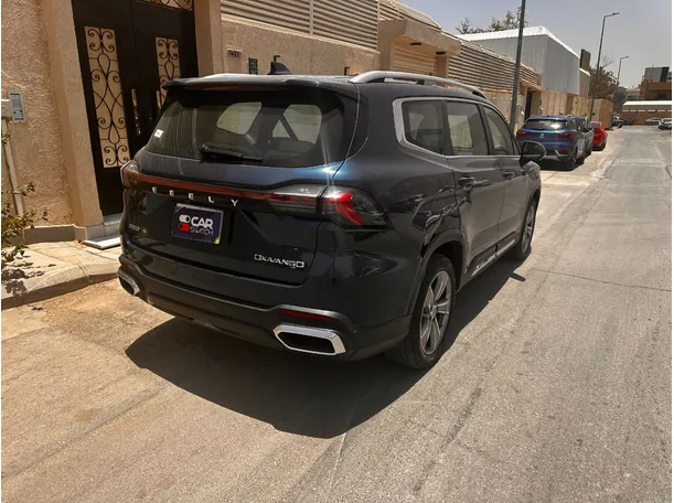 Car image 5