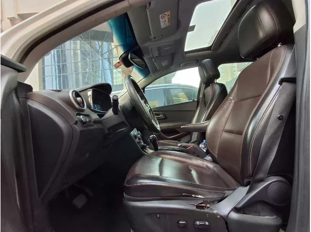 Car image 11