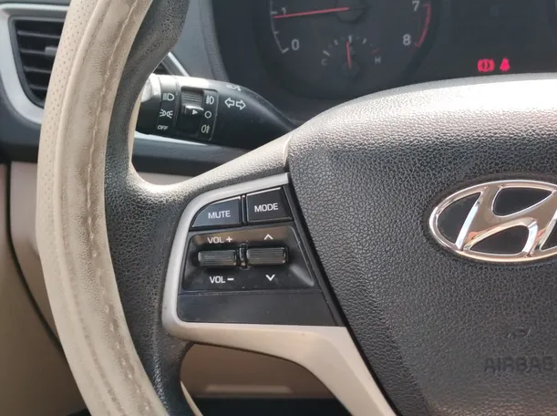 Car image 23