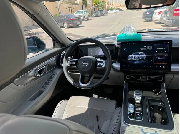 Car image 18