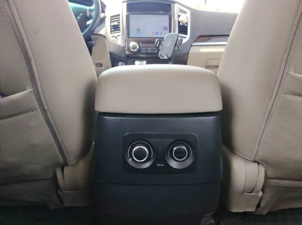 Car image 28