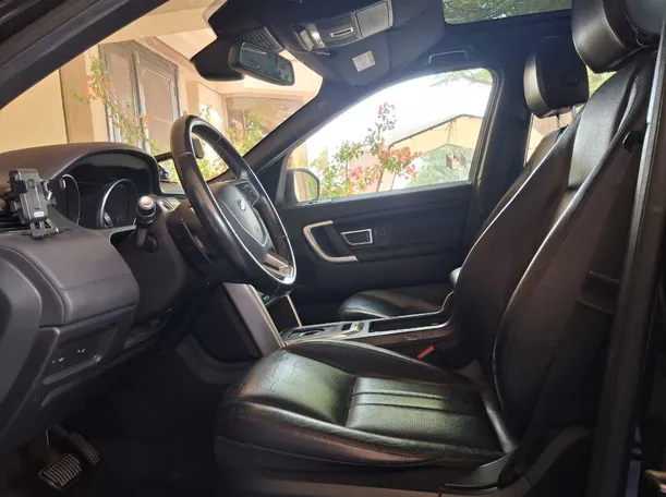 Car image 12