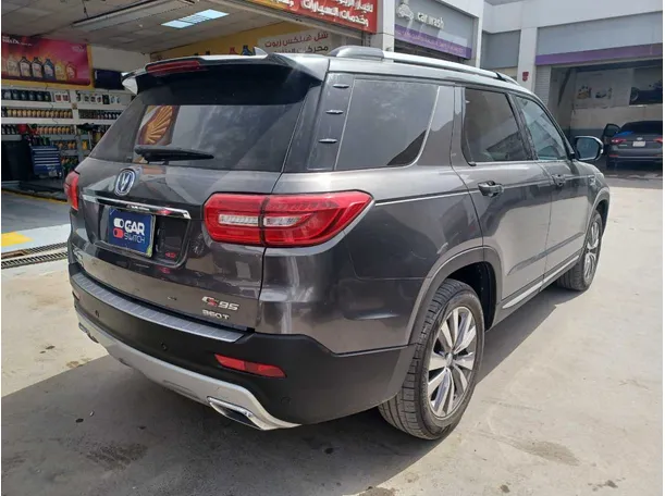 Car image 4
