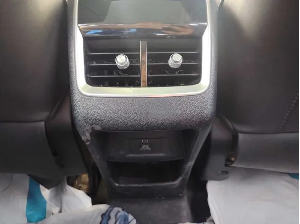 Car image 27