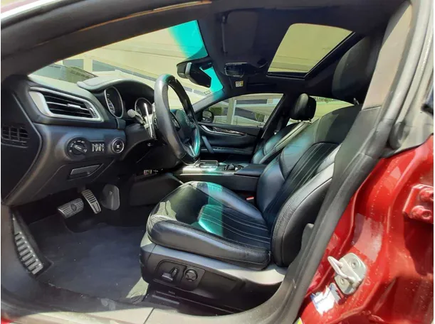 Car image 12