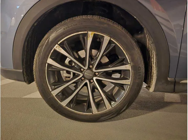 Car image 9