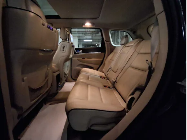 Car image 18