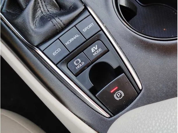 Car image 25