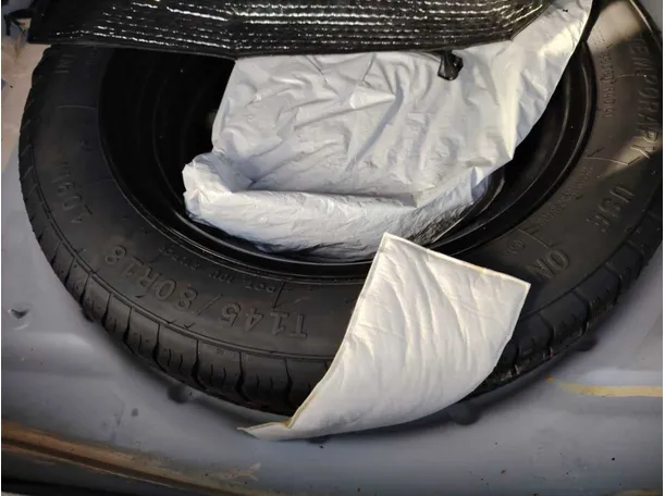 Car image 25