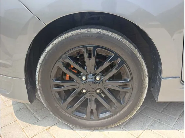 Car image 9