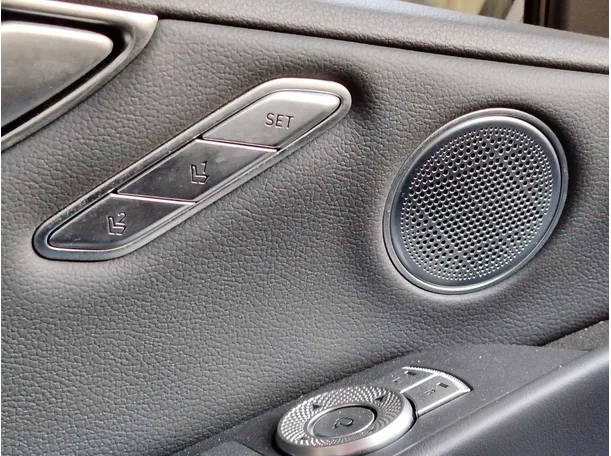 Car image 33