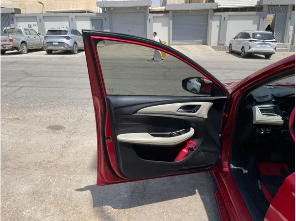 Car image 10