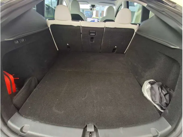 Car image 19