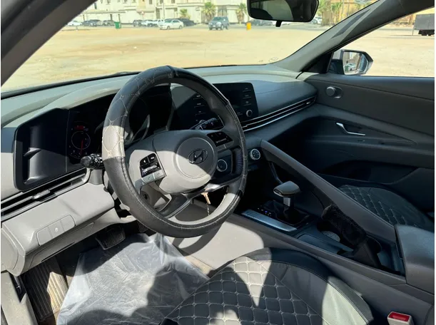 Car image 11