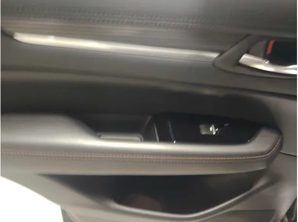 Car image 29