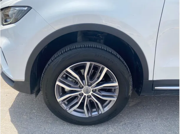 Car image 10