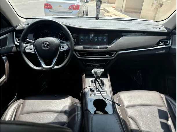 Car image 14