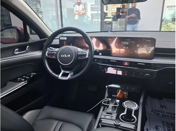 Car image 17