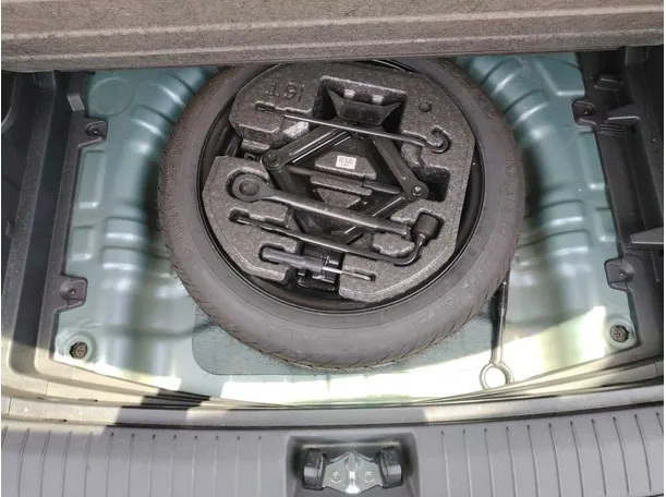 Car image 34